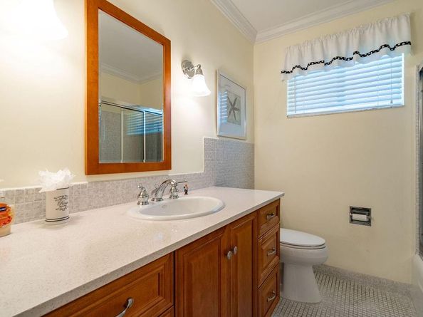 571 SE 12th St, Pompano Beach FL 33060