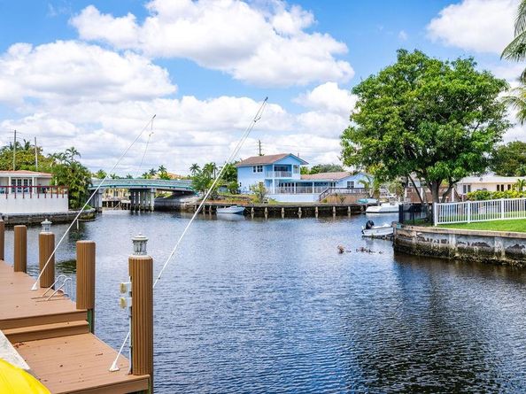 571 SE 12th St, Pompano Beach FL 33060