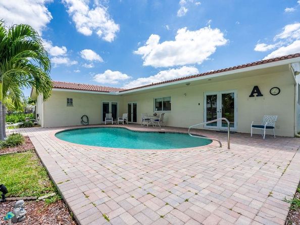 571 SE 12th St, Pompano Beach FL 33060