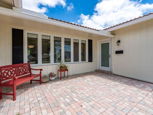 571 SE 12th St, Pompano Beach FL 33060