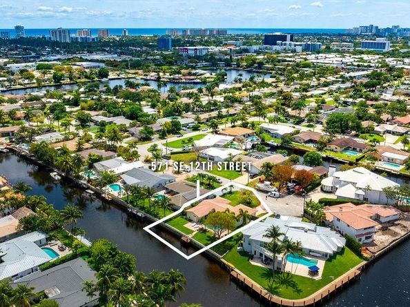 571 SE 12th St, Pompano Beach FL 33060