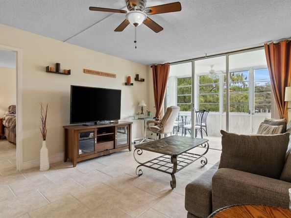 4899 NW 26th Ct 348, Lauderdale Lakes FL 33313