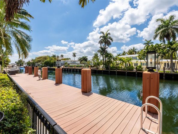 441 Royal Plaza Dr, Fort Lauderdale FL 33301