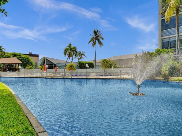 890 N Federal Highway 410, Lantana FL 33462