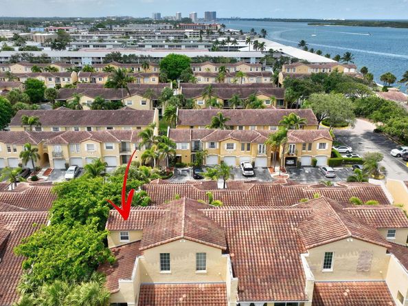 1050 Lake Shore Drive 204, Lake Park FL 33403