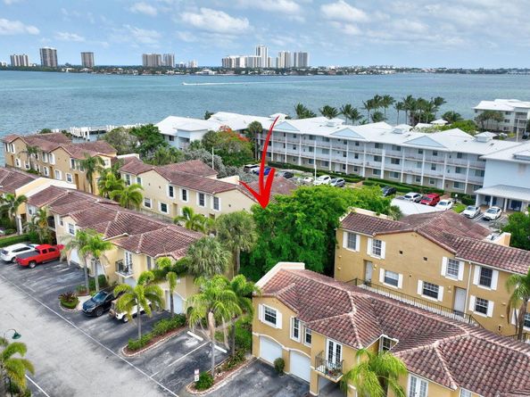 1050 Lake Shore Drive 204, Lake Park FL 33403