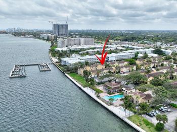 1050 Lake Shore Drive