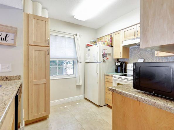 1050 Lake Shore Drive 204, Lake Park FL 33403