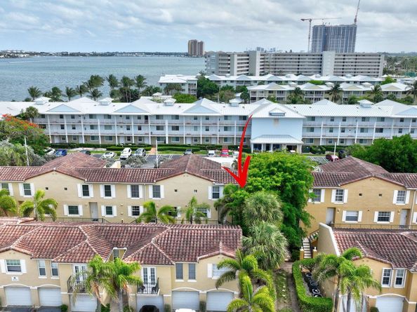 1050 Lake Shore Drive 204, Lake Park FL 33403