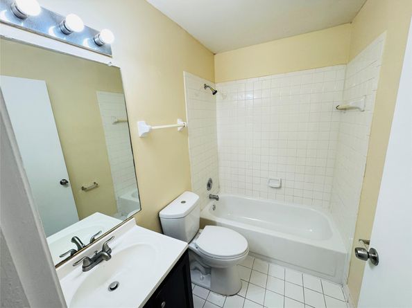 3449 NW 44th St 202, Lauderdale Lakes FL 33309