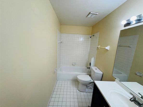3449 NW 44th St 202, Lauderdale Lakes FL 33309