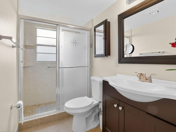 1036 Guildford B 1036, Boca Raton FL 33434