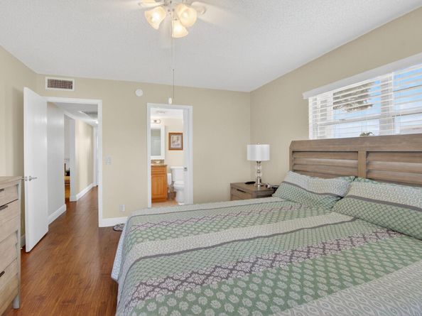 1036 Guildford B 1036, Boca Raton FL 33434