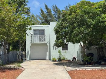 910 N F Street