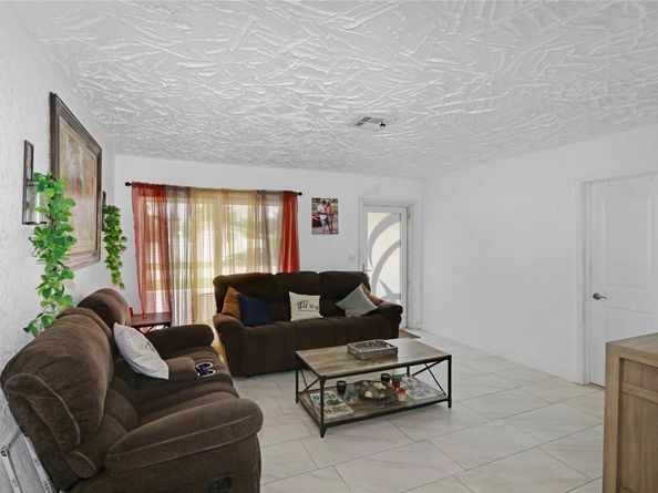 10945 SW 142nd Ln, Miami FL 33176