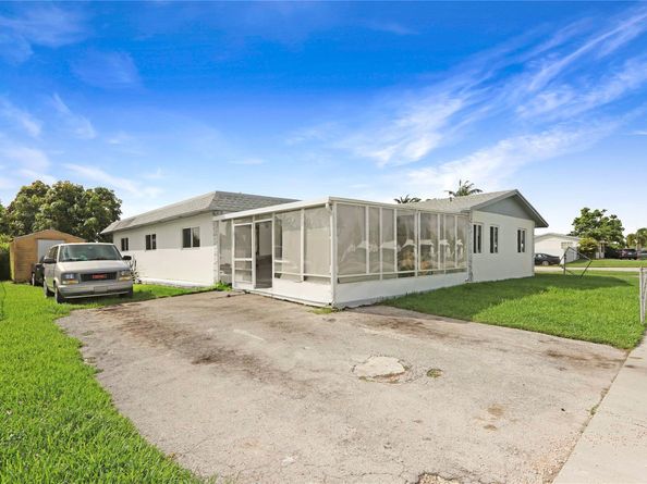 10945 SW 142nd Ln, Miami FL 33176