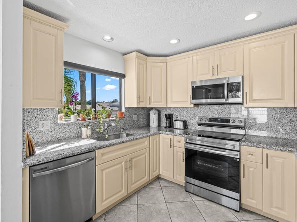 7533 Glendevon Lane 905, Delray Beach FL 33446