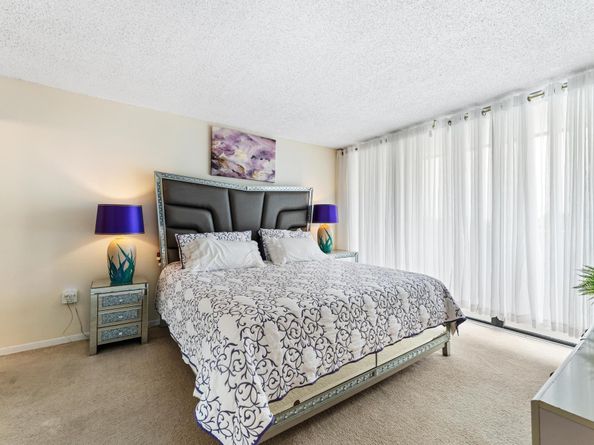 5600 N Flagler 402 Drive 402, West Palm Beach FL 33407
