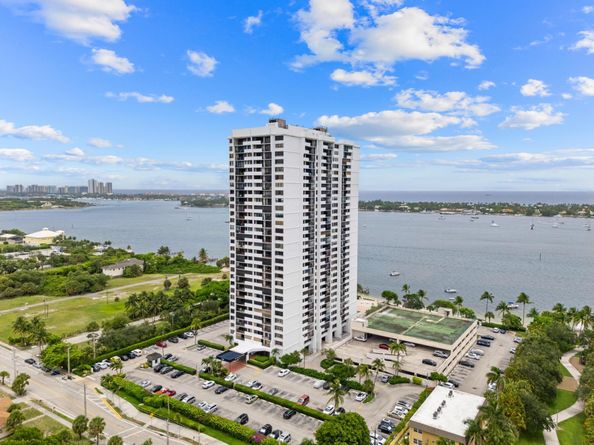5600 N Flagler 402 Drive 402, West Palm Beach FL 33407