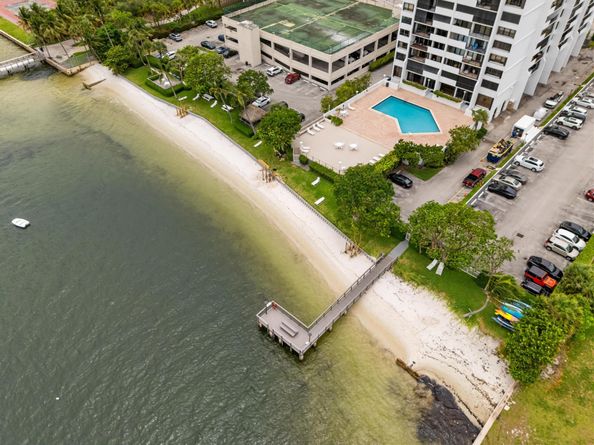 5600 N Flagler 402 Drive 402, West Palm Beach FL 33407