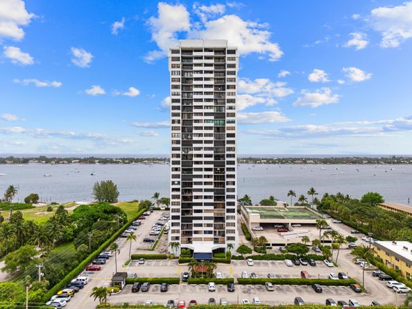 5600 N Flagler 402 Drive 402, West Palm Beach FL 33407