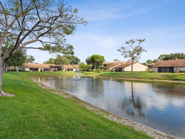608 Sea Pine Way D2, Greenacres FL 33415