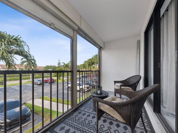 608 Sea Pine Way D2, Greenacres FL 33415