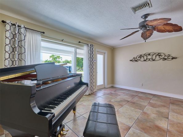 440 NW 37, Oakland Park FL 33309