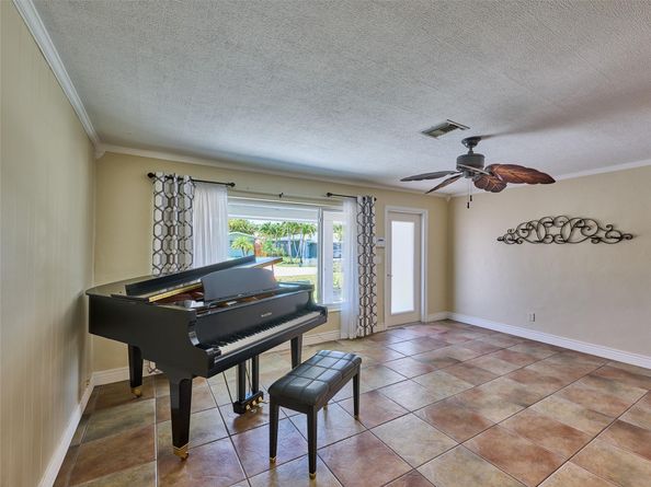440 NW 37, Oakland Park FL 33309