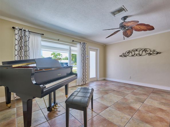 440 NW 37, Oakland Park FL 33309