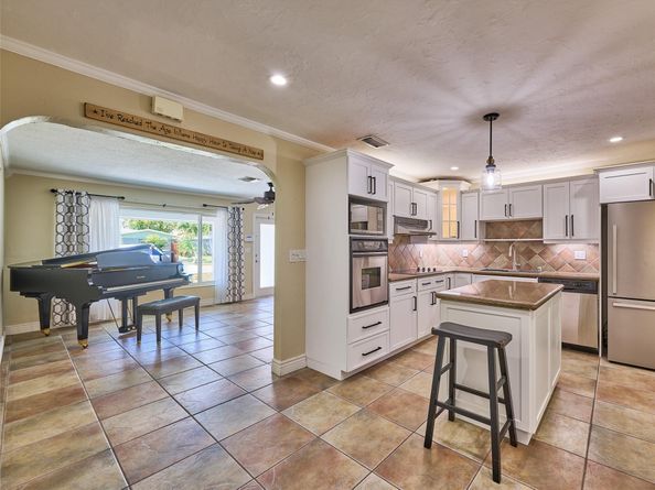 440 NW 37, Oakland Park FL 33309