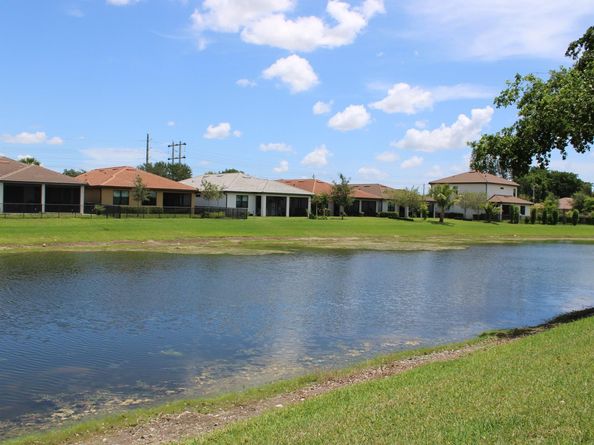 8365 Waterford Cir 8365, Tamarac FL 33321