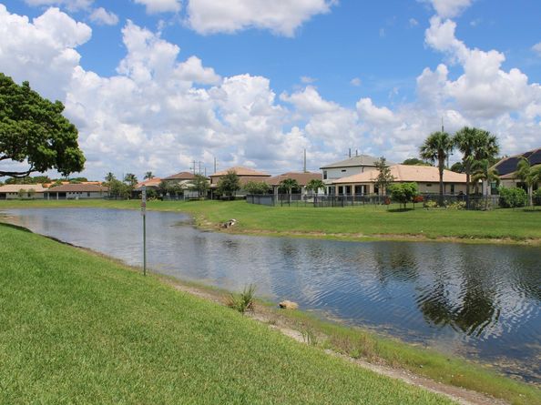 8365 Waterford Cir 8365, Tamarac FL 33321