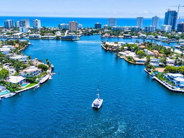 2360 SE 7th Drive, Pompano Beach FL 33062