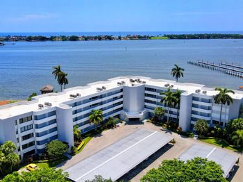 8200 Lakeshore Drive