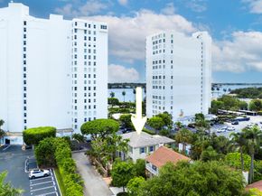 284 Queens Court, West Palm Beach FL 33401
