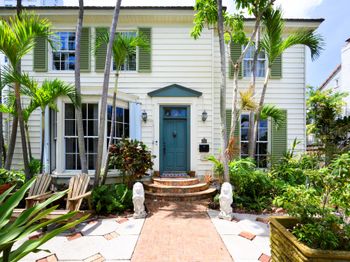 284 Queens Court