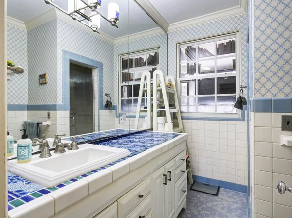 284 Queens Court, West Palm Beach FL 33401