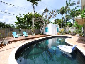 284 Queens Court, West Palm Beach FL 33401