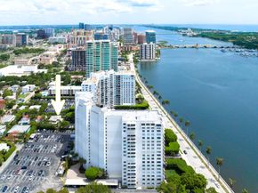 284 Queens Court, West Palm Beach FL 33401