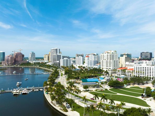 284 Queens Court, West Palm Beach FL 33401