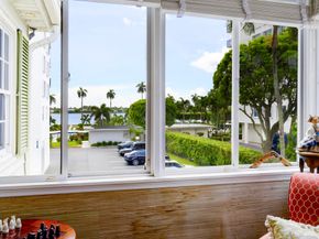 284 Queens Court, West Palm Beach FL 33401
