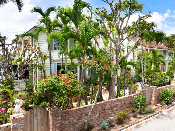 284 Queens Court, West Palm Beach FL 33401