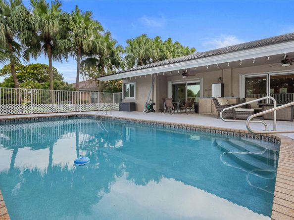7626 NW 87th Ave, Tamarac FL 33321