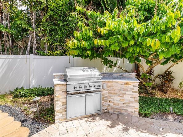 624 NE 3rd Ave, Boca Raton FL 33432