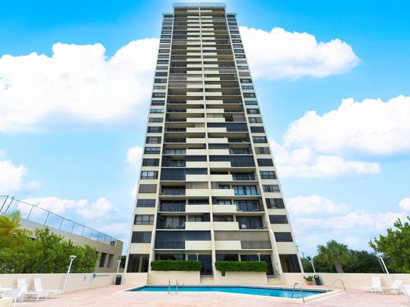 5600 N Flagler Drive 1207, West Palm Beach FL 33407