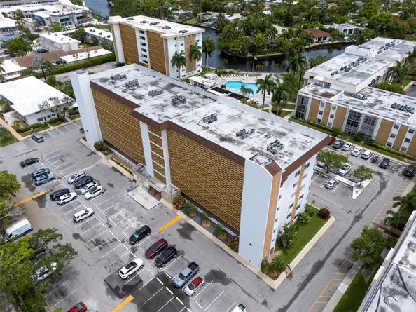 3050 NE 16th Ave 207, Oakland Park FL 33334