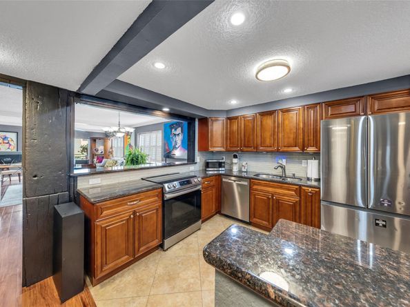 3050 NE 16th Ave 207, Oakland Park FL 33334