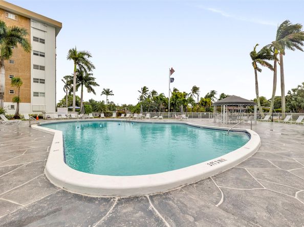 3050 NE 16th Ave 207, Oakland Park FL 33334