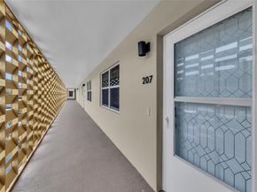 3050 NE 16th Ave 207, Oakland Park FL 33334
